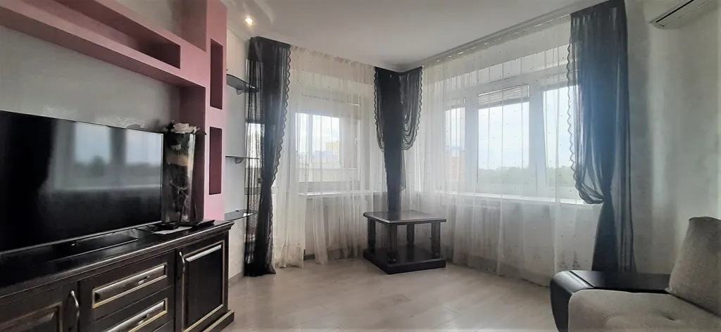 Уютная однокомнатная квартира с видом на парк