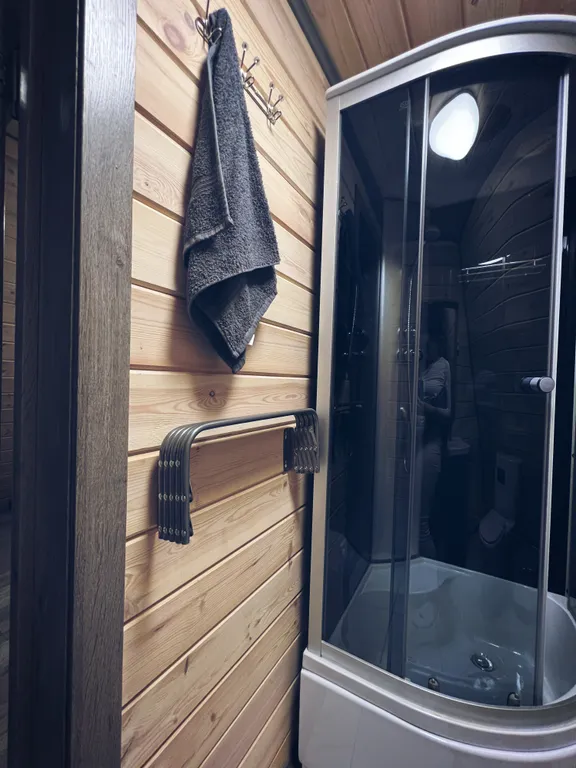 Коттедж Треугольный коттедж на берегу реки Лава — Ручьи