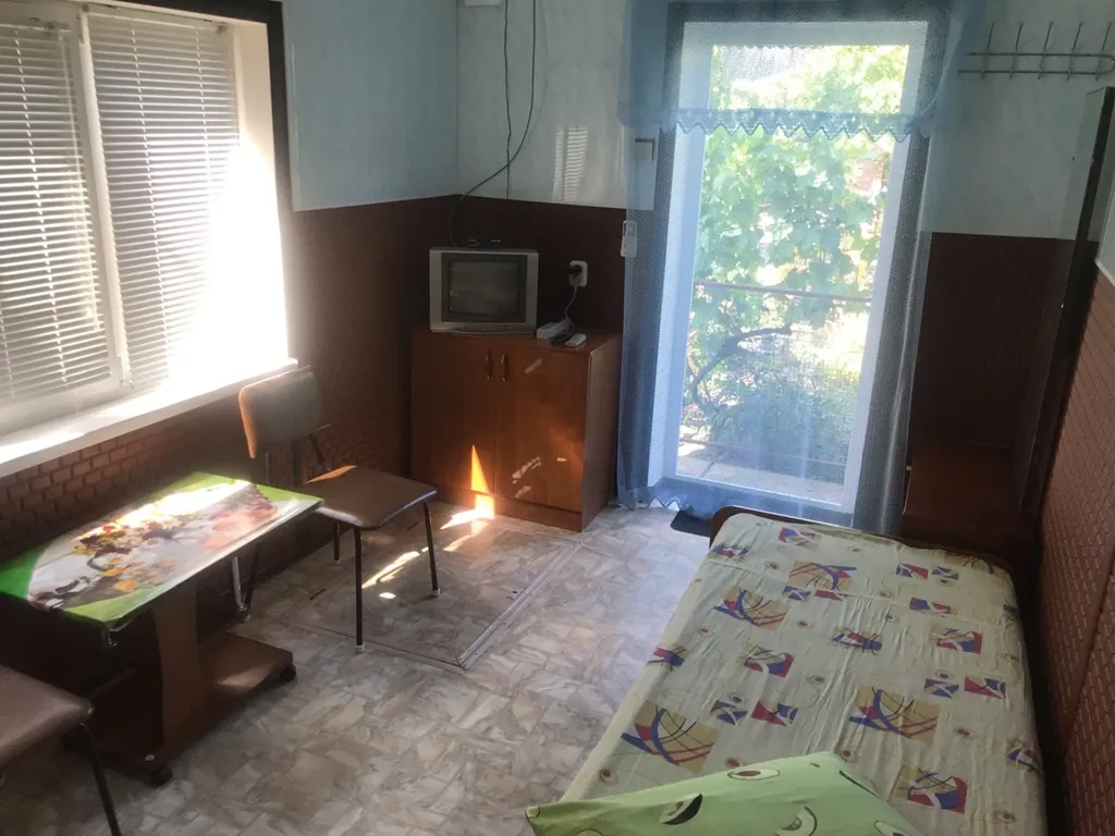 Комната в тени винограда