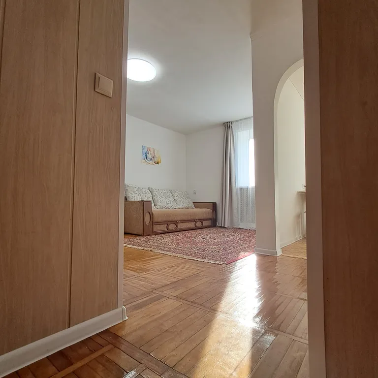 Светлая квартира в центре города с видом на новый сквер