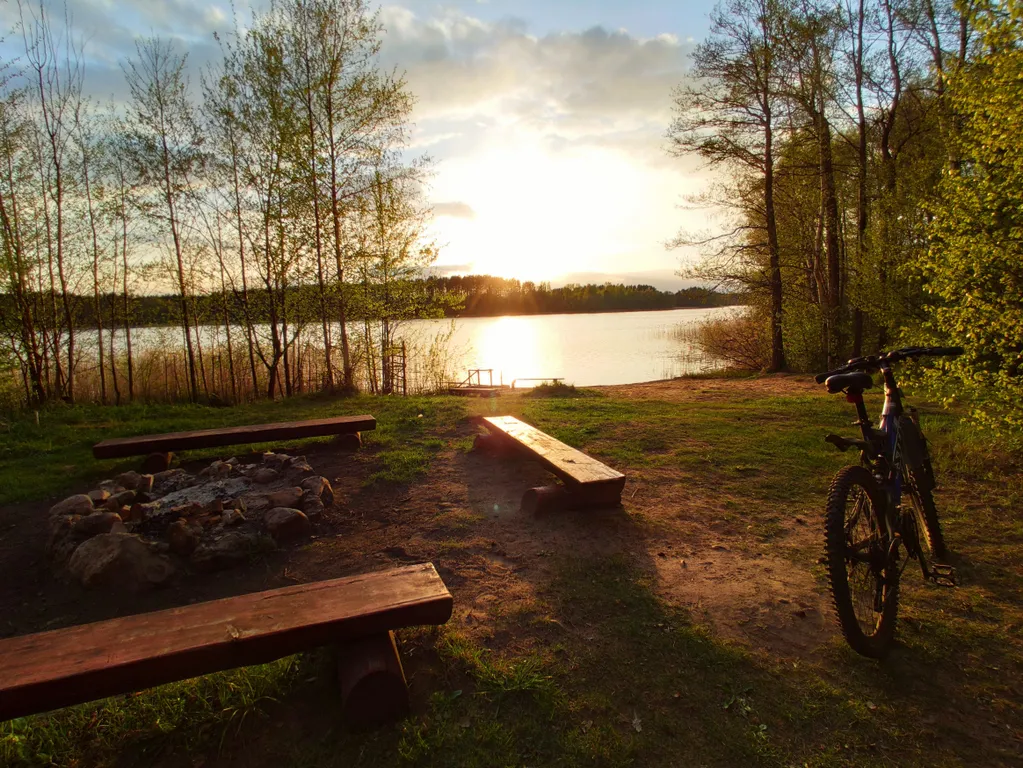 Дом в окружении леса, озёр и рек, около турбазы Алоль