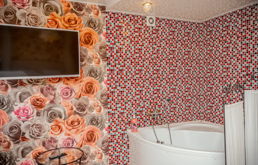 Люкс с огромной кроватью, джакузи и камином