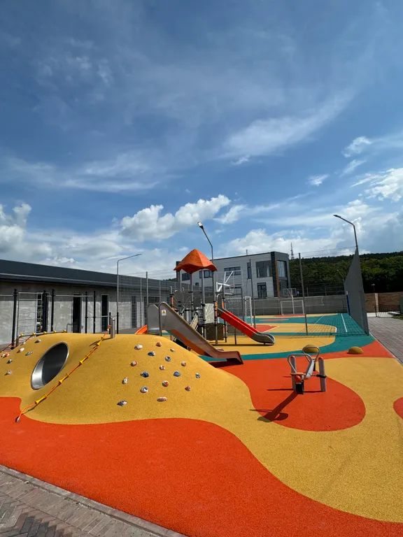 Дом с бассейном