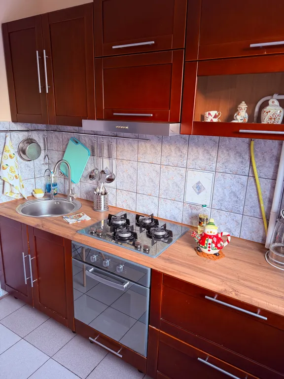 Двухкомнатная квартира рядом с парком и метро.
