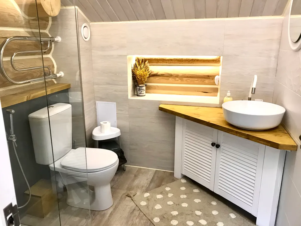 Дом на скале с видом на озеро