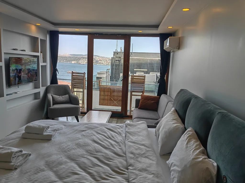 İstanbul boğaz manzaralı teraslı stüdyo daire