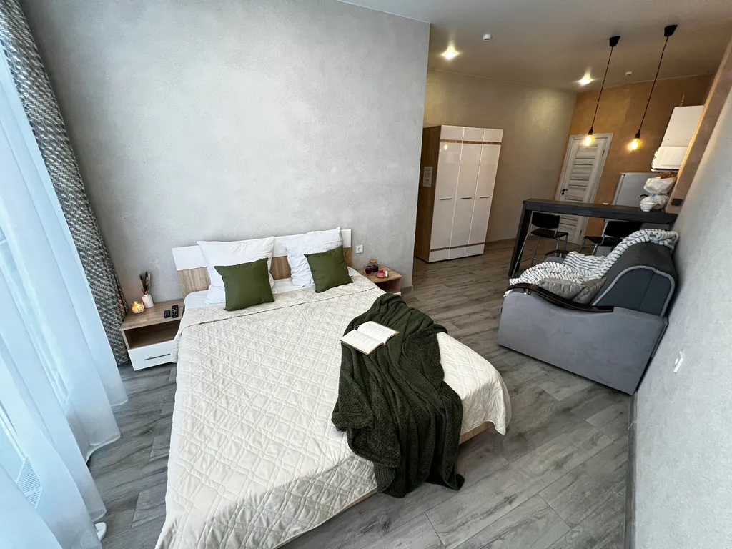 Просторная квартира с Большими Окнами