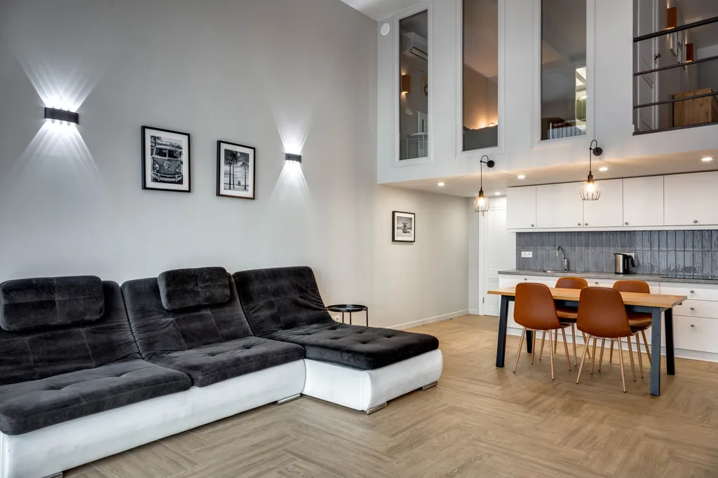 Однокомнатная двухуровневая современная квартира