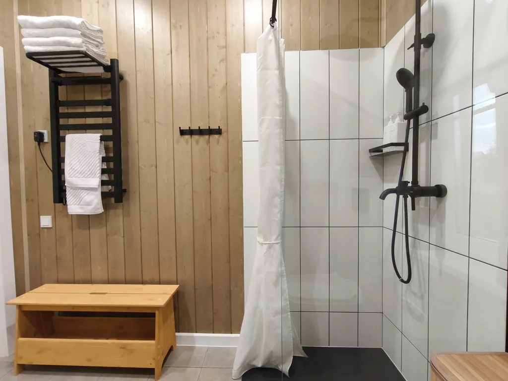 Skandi рыбка загородный дом у пруда в Подмосковье