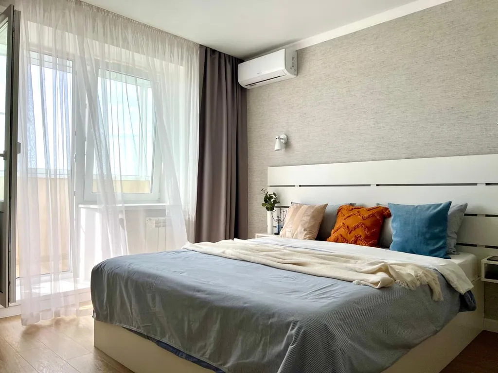 Стильный белоснежный апартамент в центре города, бесконтактный заезд