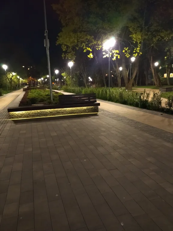 Скромная квартира с изолированными комнатами в центре