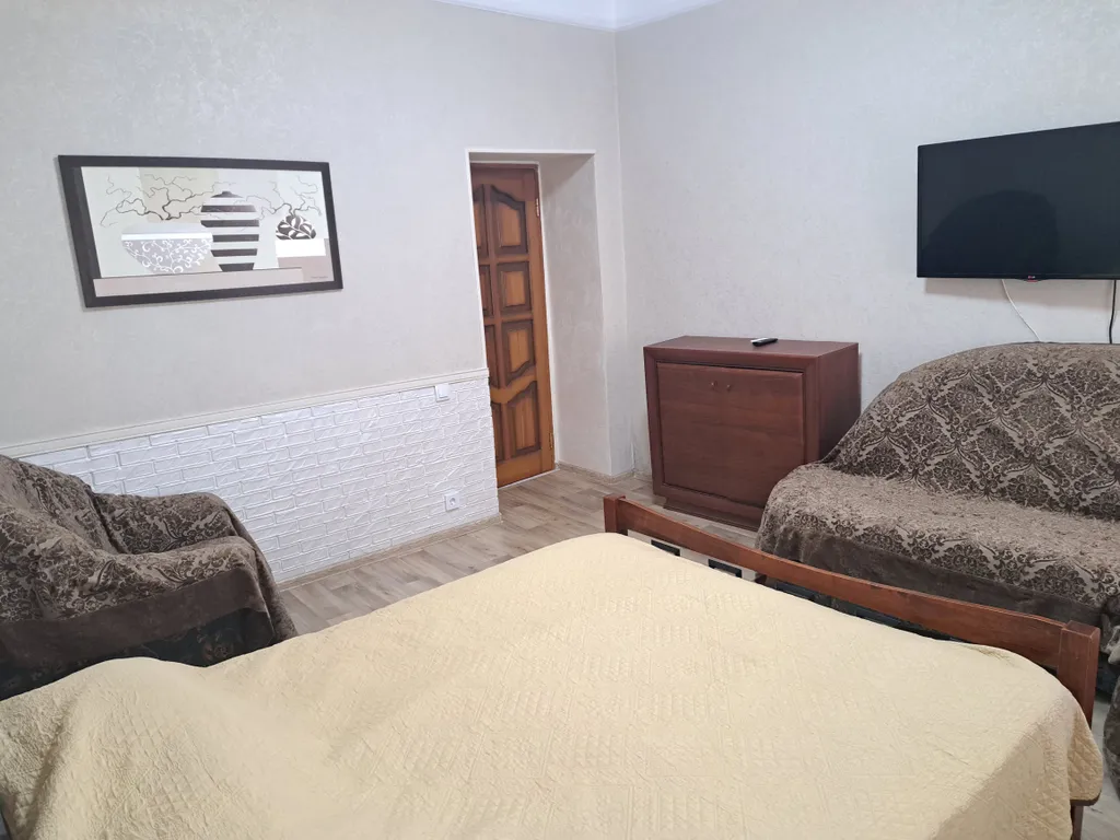 Двухкомнаткая квартира на второй линии от набережной