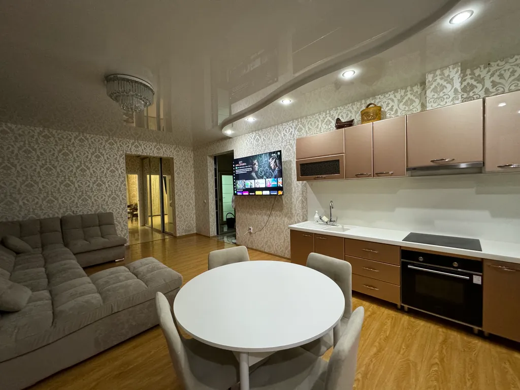 Большая квартира 3-комнатная с мансардой