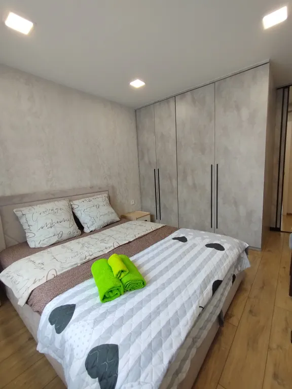 Трёхкомнатная семейная квартира с современными ремонтом Центр города