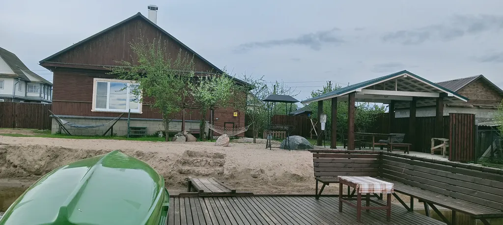 Домик сказка на берегу озера Селигер