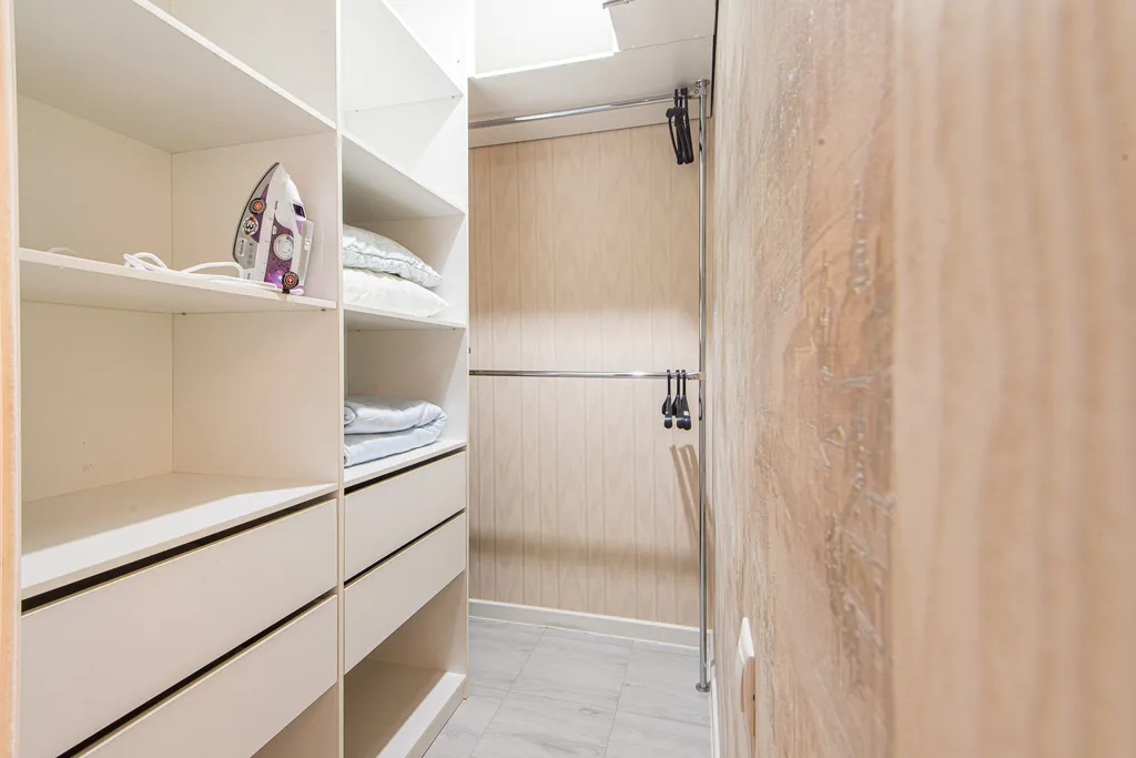 В центре у ТЦ Мега Молл, кондиционер, гостиничный сервис, бесконтактно