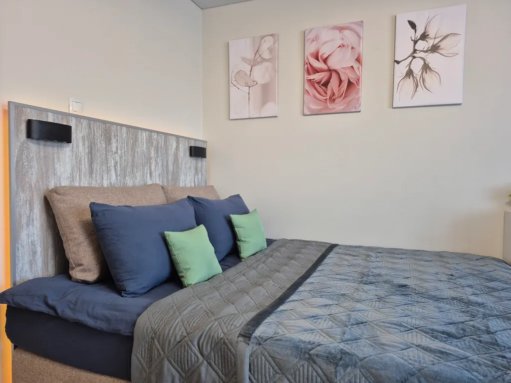 Студия на набережной с видом на реку