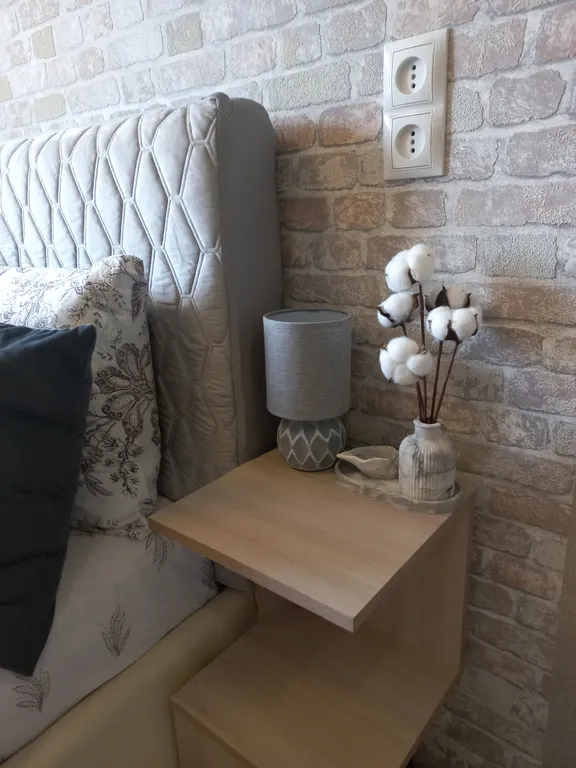 Большая, солнечная студия с перегородкой