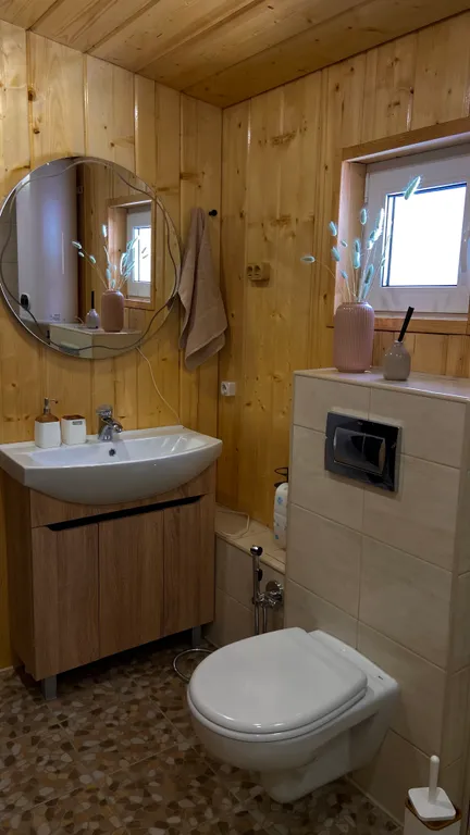 Новый современный Барнхаус посреди леса