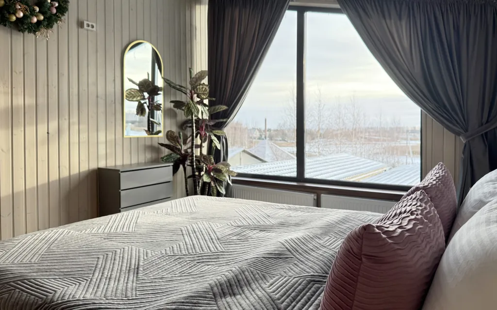 Семейный дом на берегу реки