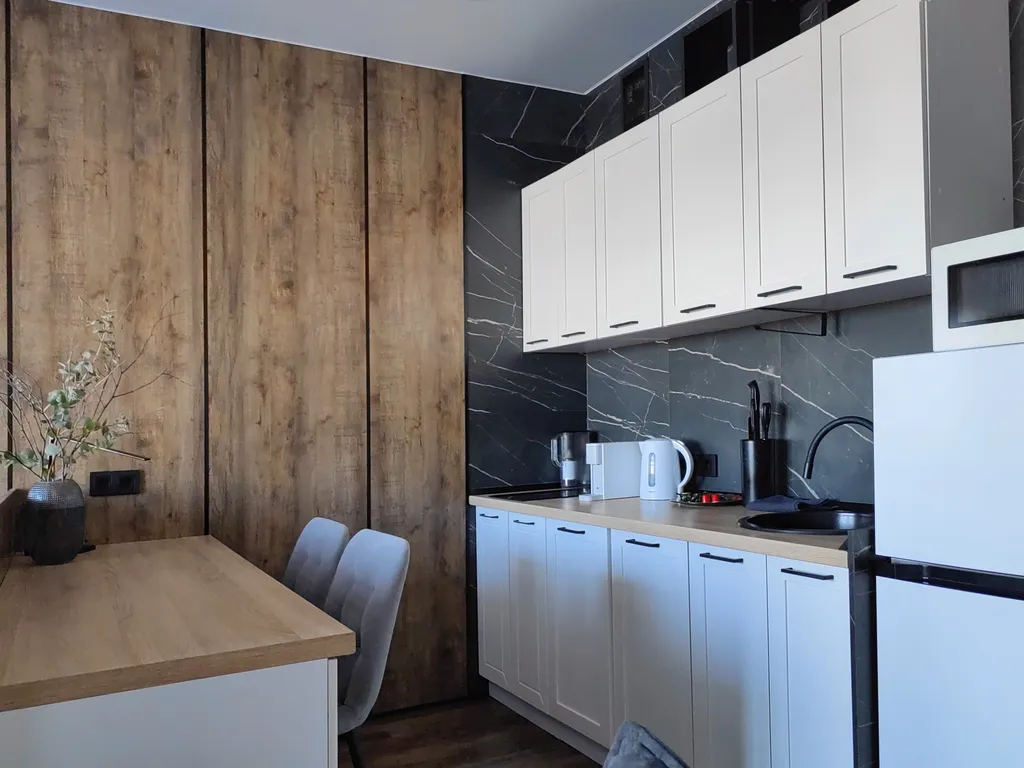 Полёт стрижа с залипательным видом и балконом