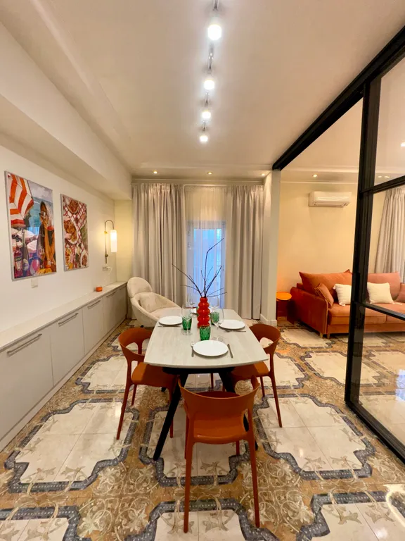 Квартира с открытой террасой и видом на озеро