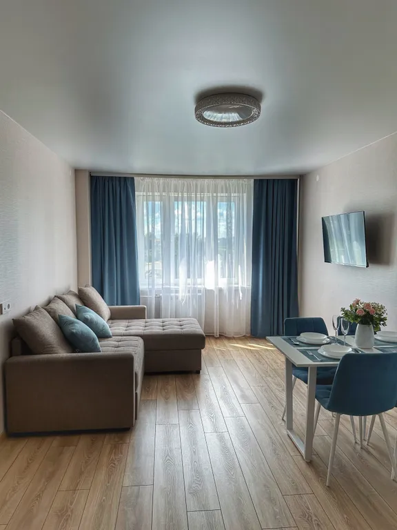 Светлая квартира в 8 минутах езды до центра — аренда посуточно в Псков