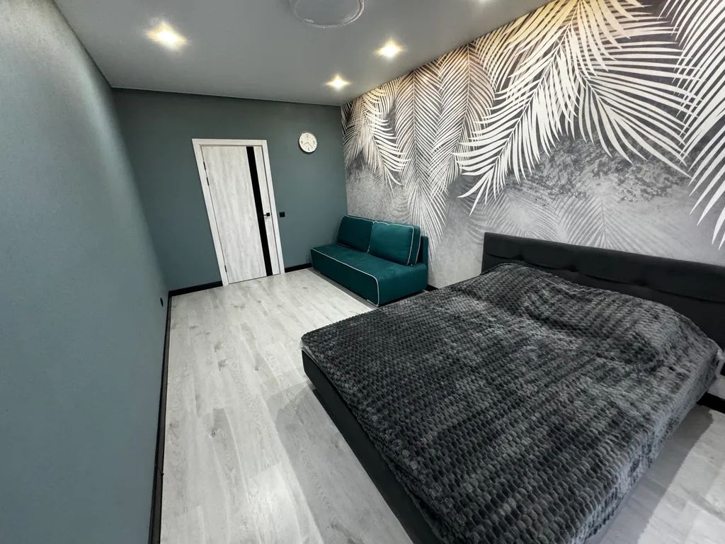 Большая Уютная 1-комнатная квартира,своя парковка,рядом магазин,центр