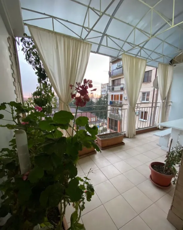 Четырехкомнатная квартира в центре г Сухум в 3х минутах от моря