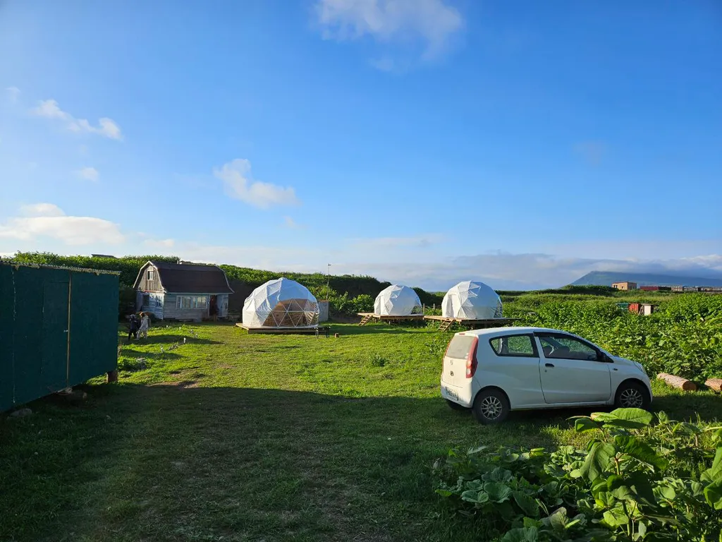 Уютный купол на острове Кунашир