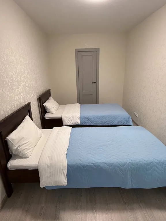 Квартира 3-к квартира. Свежий ремонт, 7 комфортных спальных мест, бойлер — Гатчина