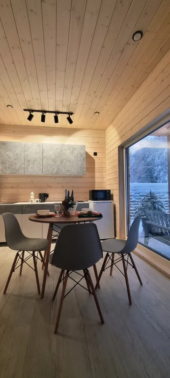 Современный дом у каньона реки Лава, с баней и видом на ручей