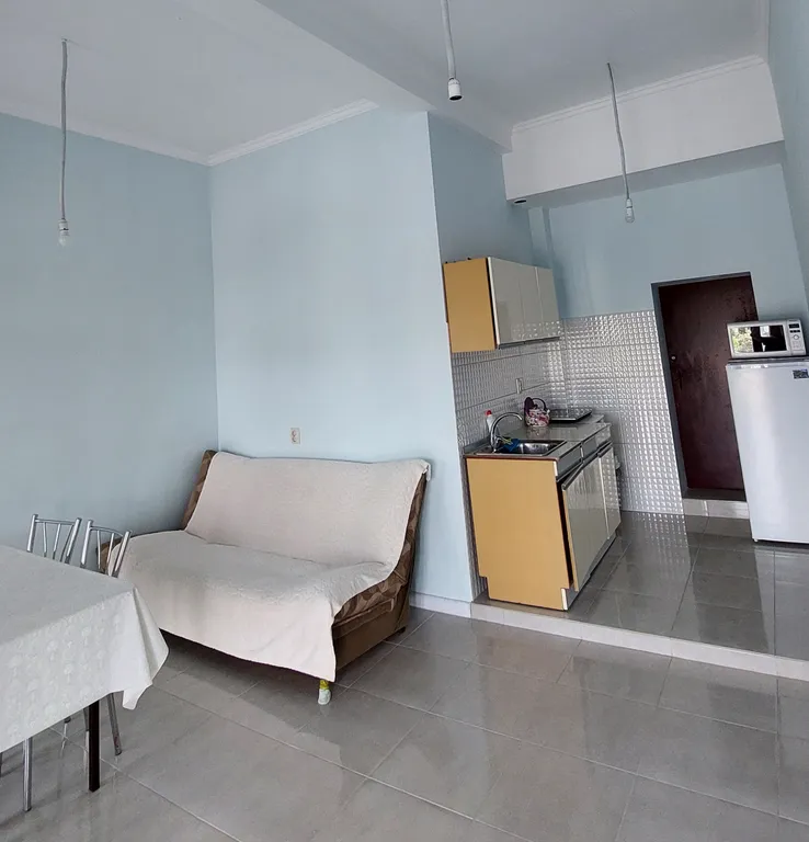 Просторный дом с большим двором в центре