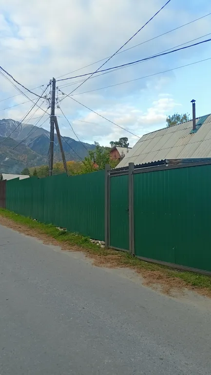 Дом у подножия гор Саяны