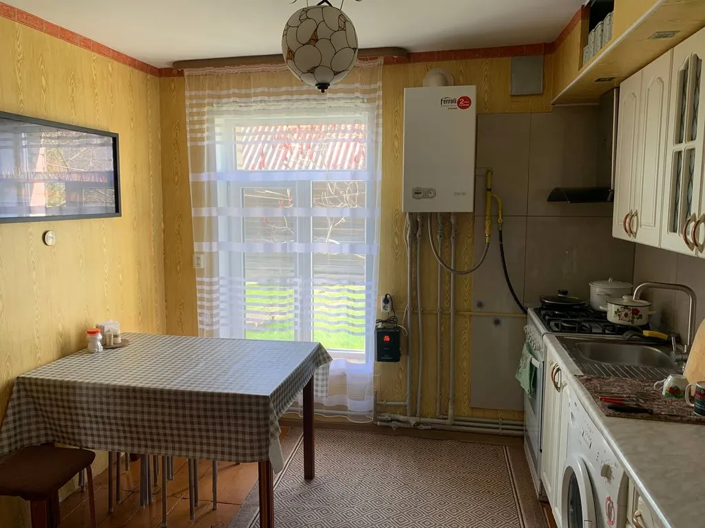 Уютный домик у озера