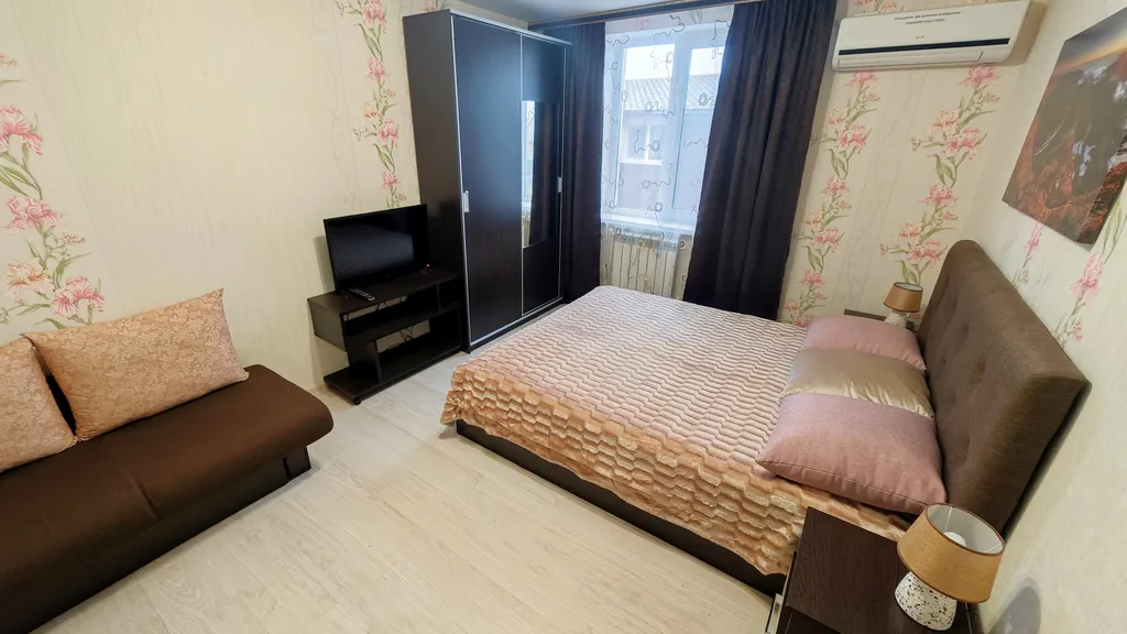 Каштановая студия улучшенная с кондиционером, кухней и ванной комнатой