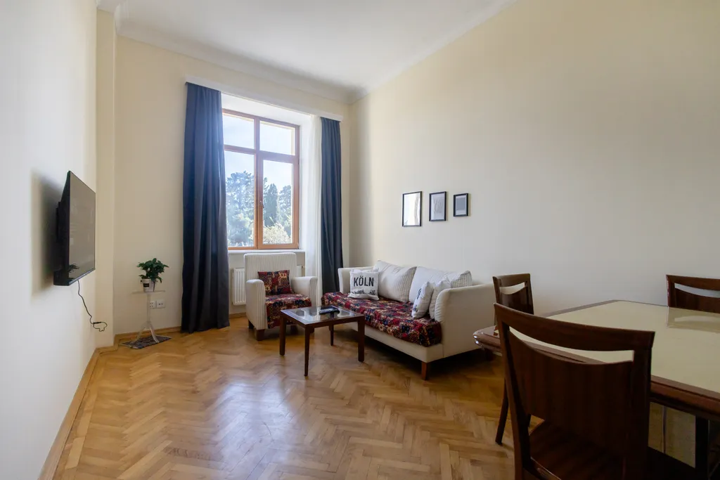 Апартамент с видом на бульвар на Торговой