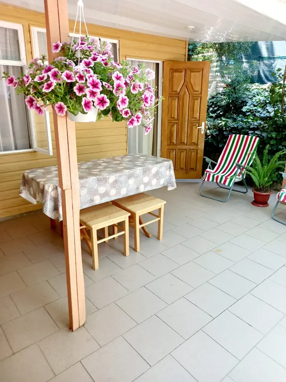 Коттедж Коттедж Уютная дача с зеленым двором и в 5 минутах ходьбы к морю — Кацивели