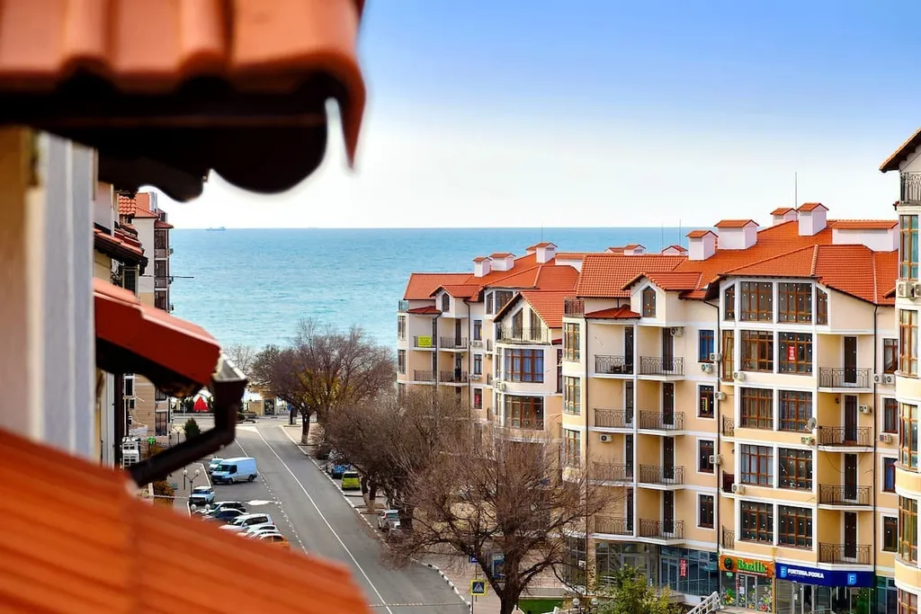 Квартира КВАРТИРА "ЛАЗУРЬ" с балконом и видом на море — Геленджик