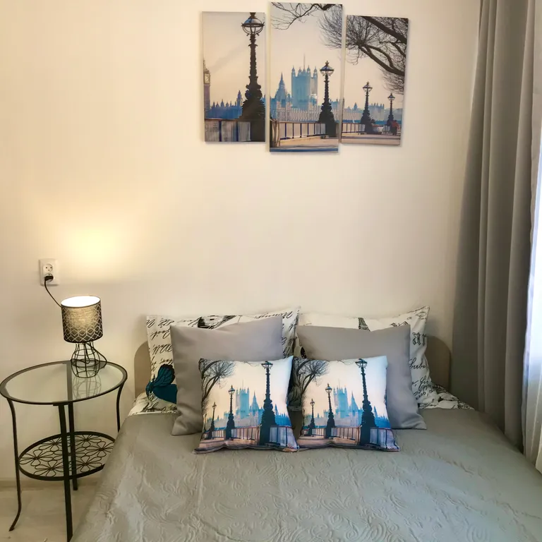 Уютная студия с видом на атмосферную телевышку