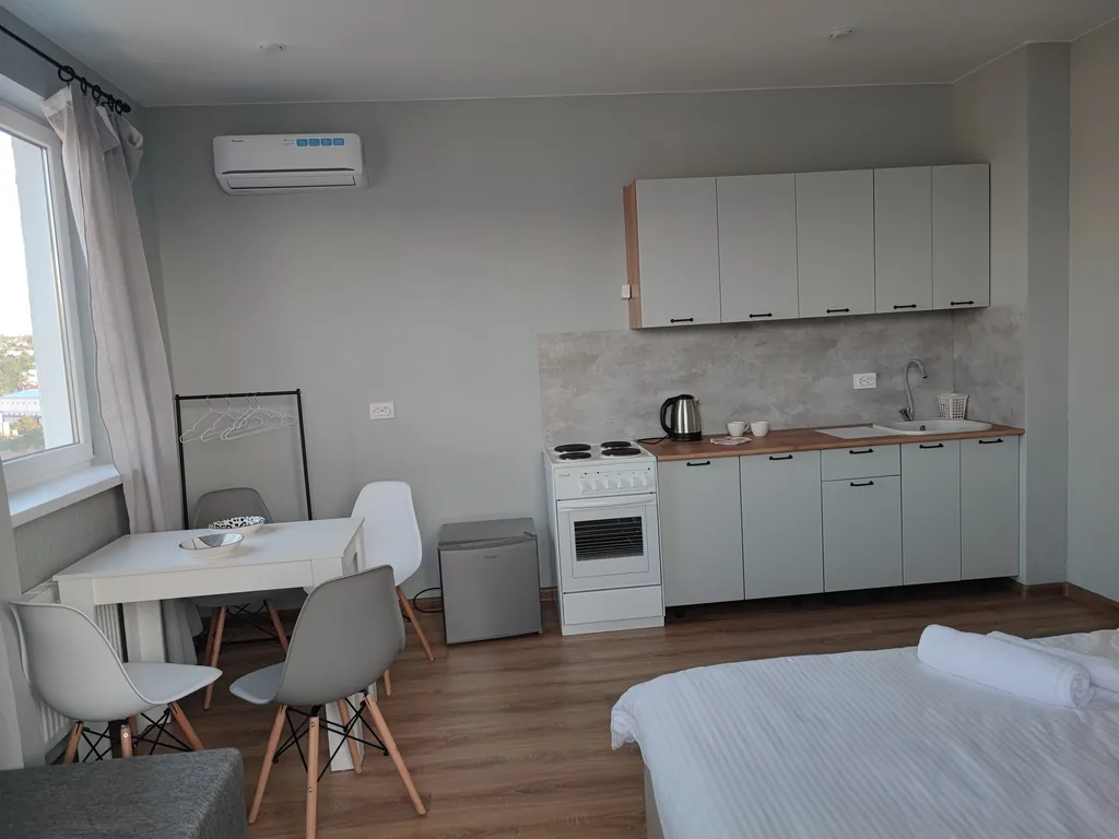 Большой номер с кухней и балконом с шикарный видом на море