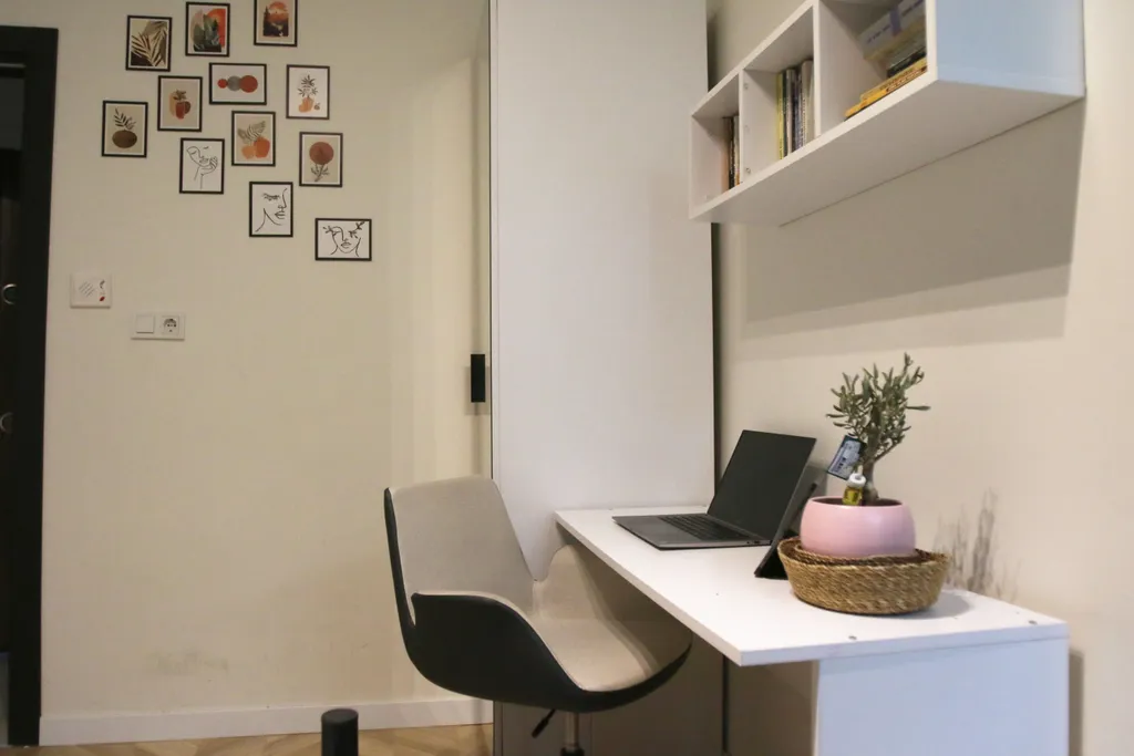 2br and 2bath balcony 8 min to metro