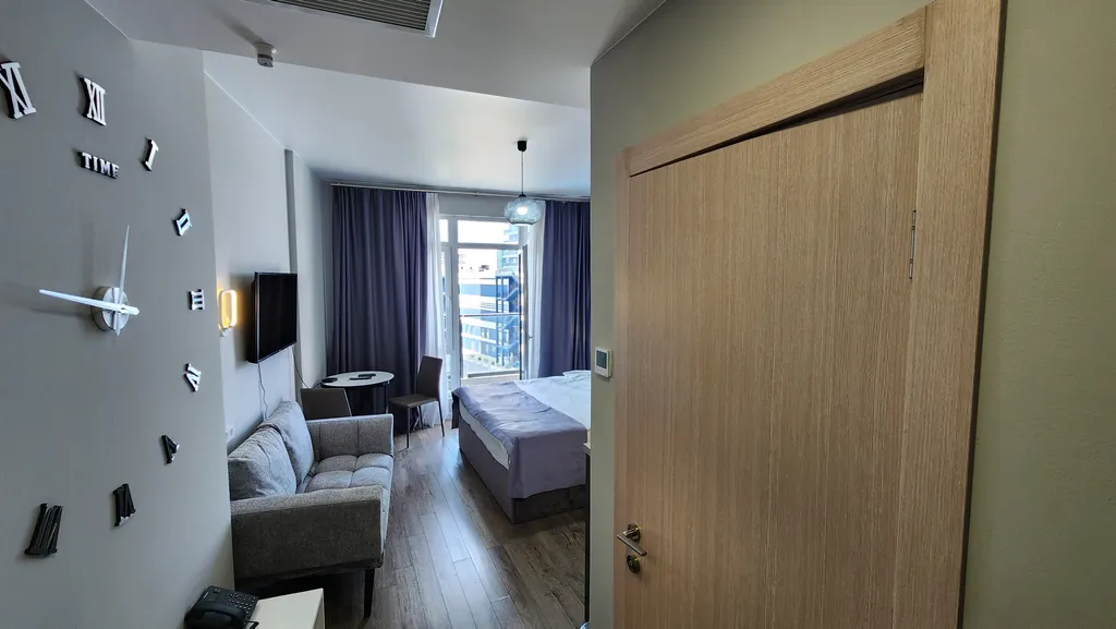 Апартамент с бассейном и видом на море