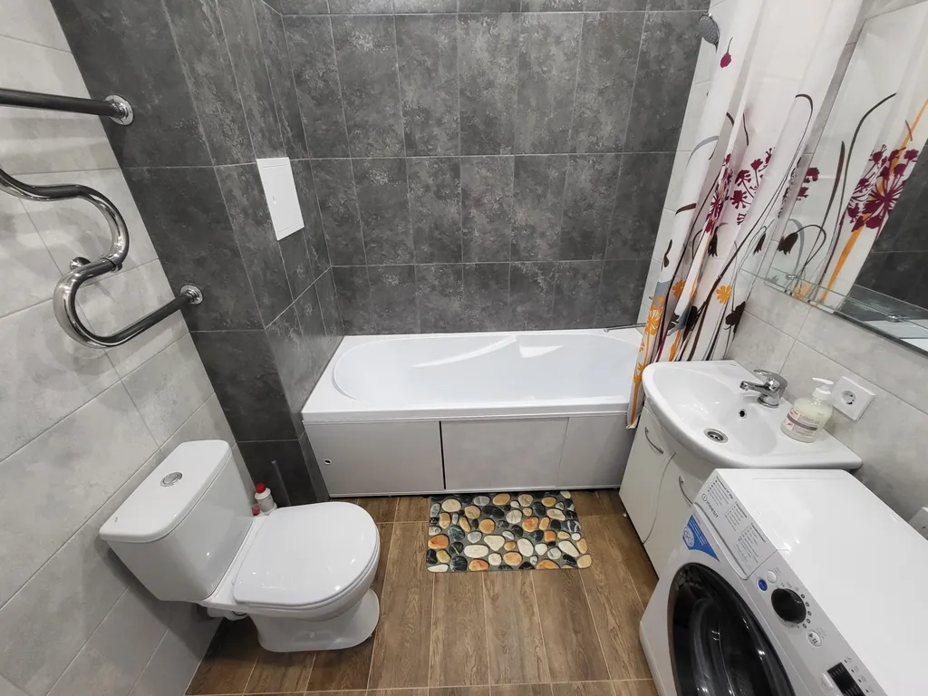 Атлантида на 13 этаже, с видом на реку и тайгу