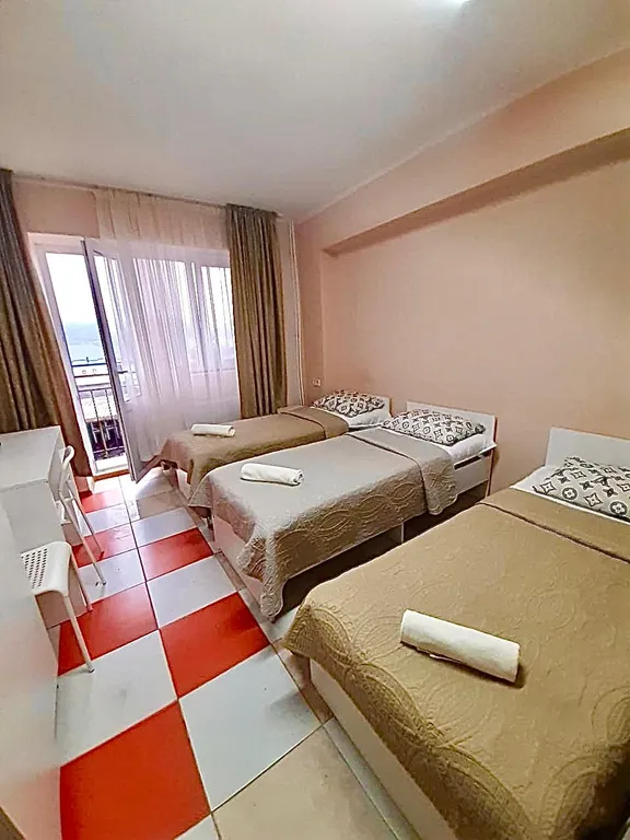 Квартира Гостевой дом у Петра расположен в центре Архипо-Осиповки: ждем вас — аренда посуточно в Архипо-Осиповка