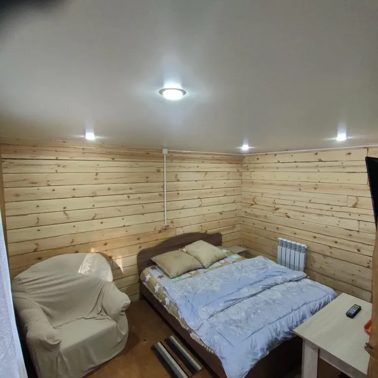 Уютный этаж из трех номеров с видом на лес