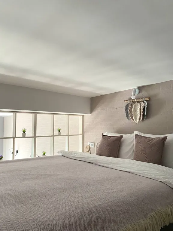 Уникальные апартаменты с выходом на кровлю ТЦ Галерея