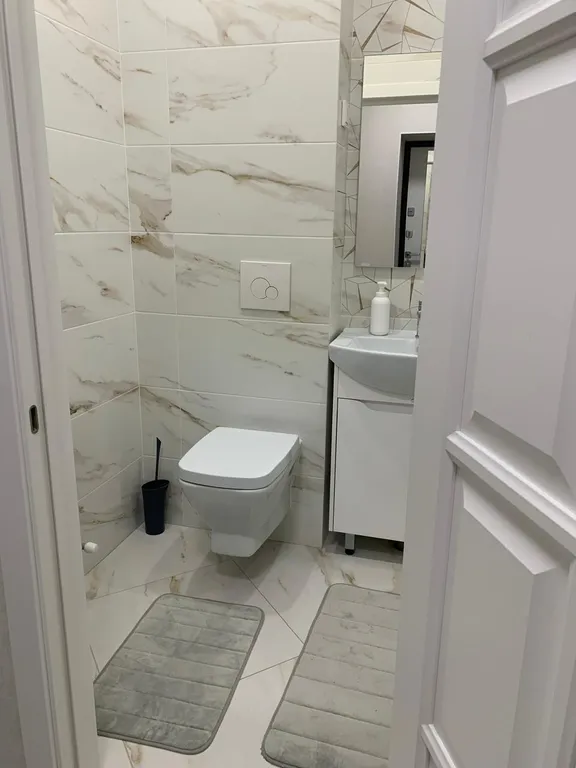 Уютная студия, в центре ленинского района, рядом набережная, сквер Зои