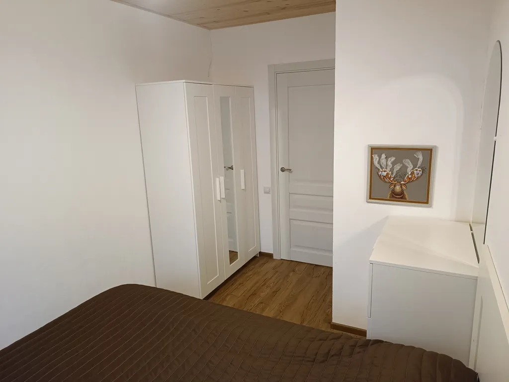 Дом в лесу у озера