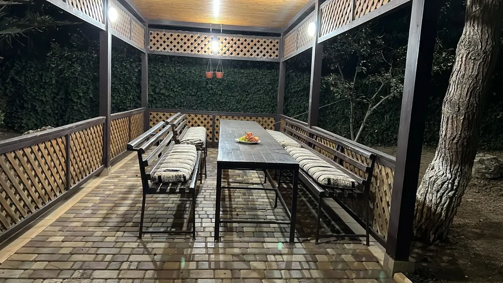 Дача на берегу моря с бассейном